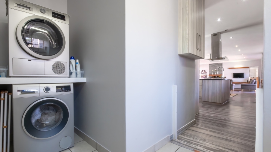 4 Bedroom Property for Sale in Heatherlands Western Cape